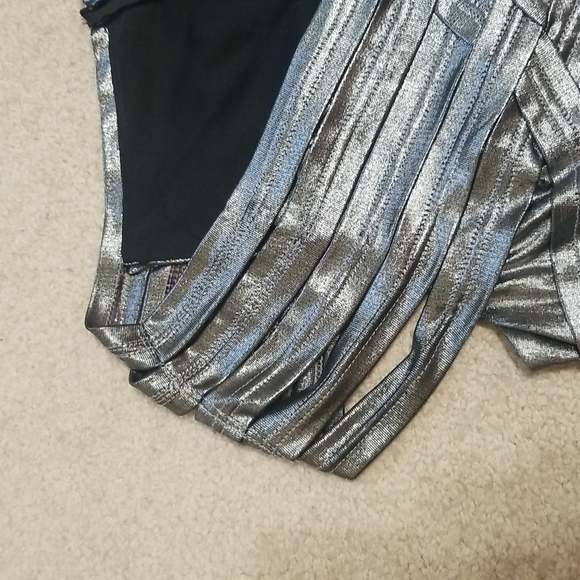 Derhy Silver Sleeveless Layered Pleats, Formal Dress - Size Large - Picture 11 of 11